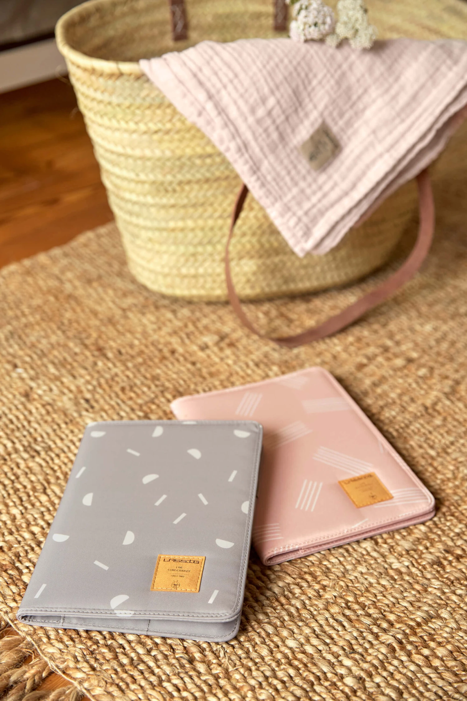 LÄSSIG Protège-carnet De Santé Rose De Lässig – Image 2